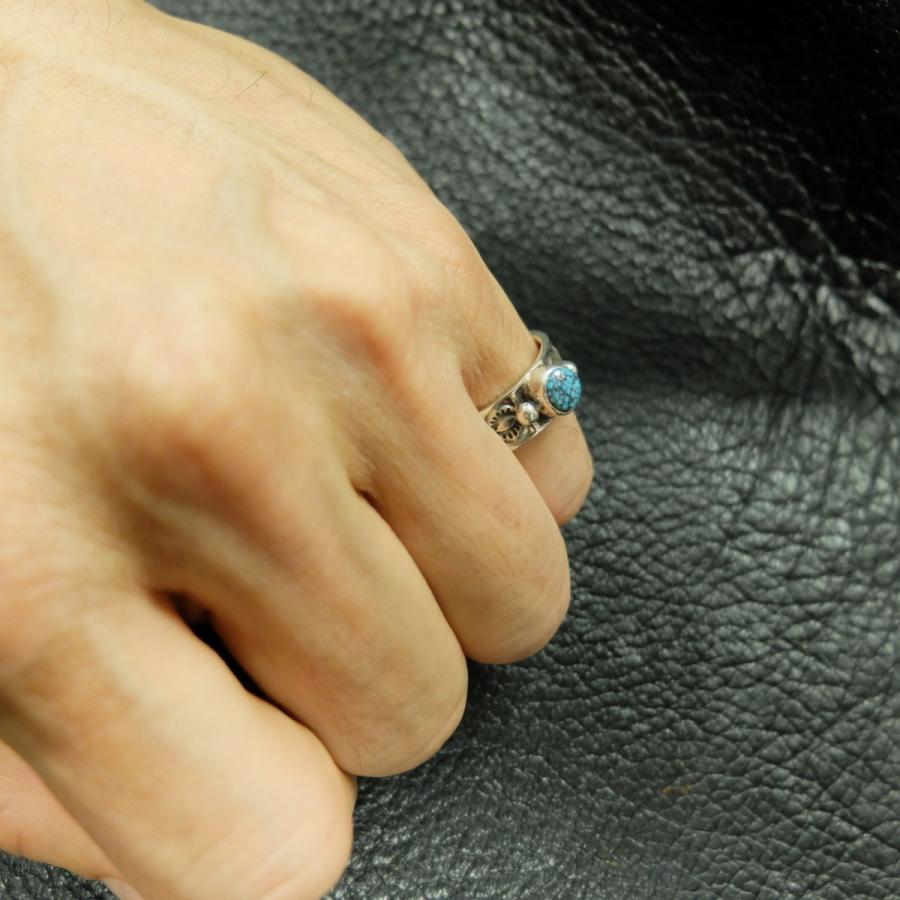 インディアンジュエリー ナバホ族 Kevin Ramone ケビン ラモーン作 Sterling キングマン ターコイズ シルバーリング 16 5号 In Kr 黒革レザークラフト 通販 Yahoo ショッピング