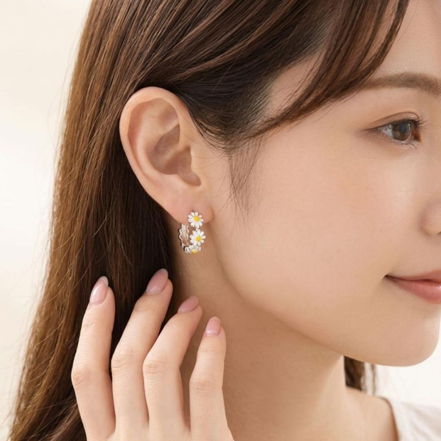 ピアス フープ 小ぶり 上品 花 デイジー レディース リング型 両耳用