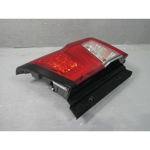 デリカ D5 3DA-CV1W 左 テール ランプ ライト レンズ 8330B137 EFM924