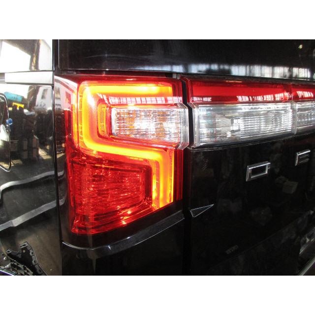 デリカD5 左テールランプ デリカ D5 3DA-CV1W 左 テール ランプ ライト レンズ 8330B137 EFM924