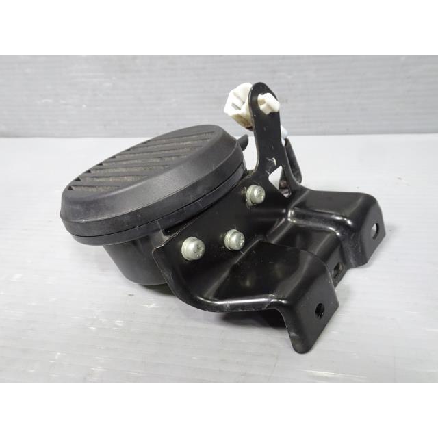 アクア DAA-NHP10 「ビークルアプローチングスピーカー」 8V7 デンソー