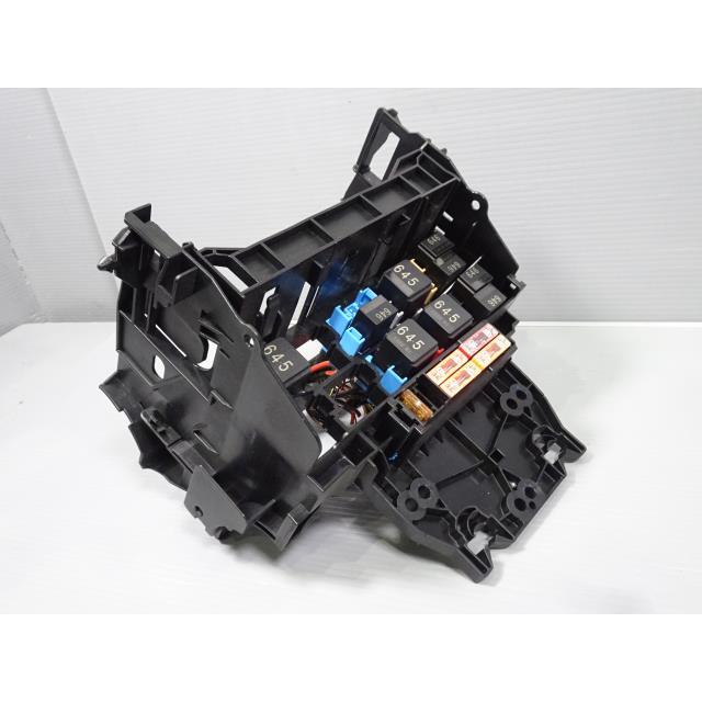 アウディ A1 DBA-8XCAX ヒューズ ボックス BOX LZ7G BOXケース