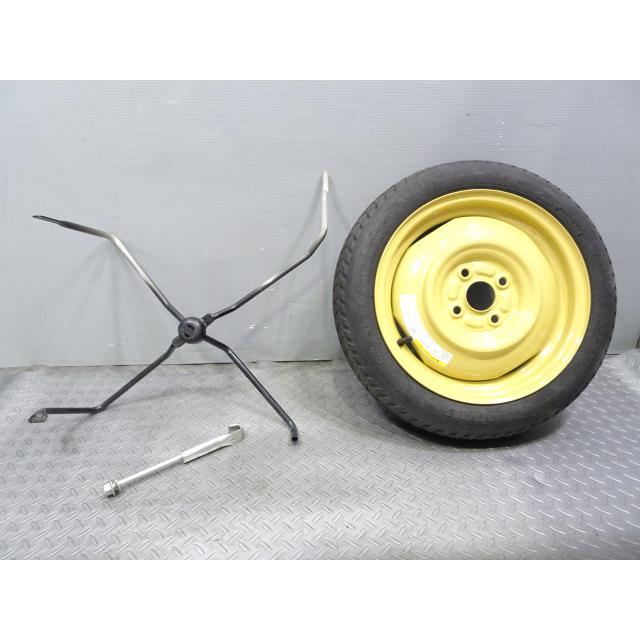 中古 NV100クリッパーリオ DR17W スペアタイヤ 未使用品 タイヤ 