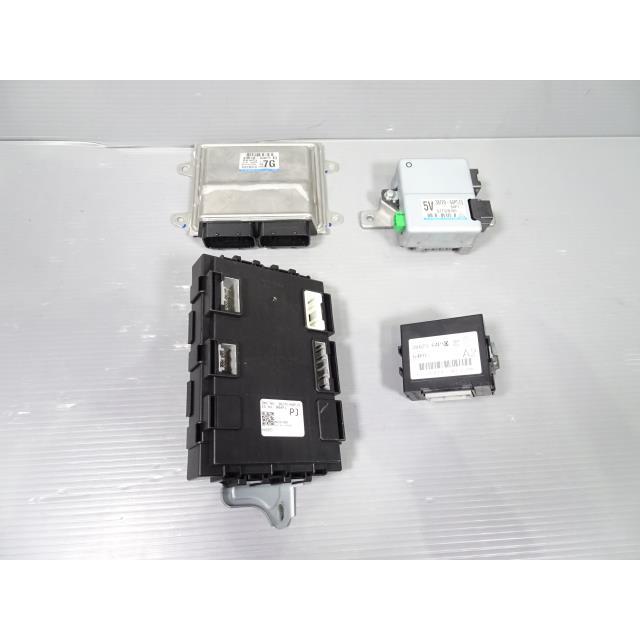 エブリイワゴン エブリィ 5BD-DA17V 「コンピューターセット」 26U ECU