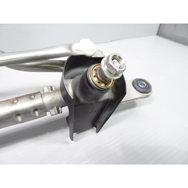 NOAH ノア DBA-ZRR80W F フロント ワイパーモーター 3R9 85110-28241