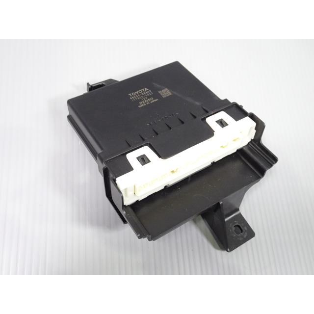 ヴォクシー DBA-ZRR80W エアコン コンピューター A/C 070 ヴォクシー DBA-ZRR80W エアコン コンピューター A/C 070