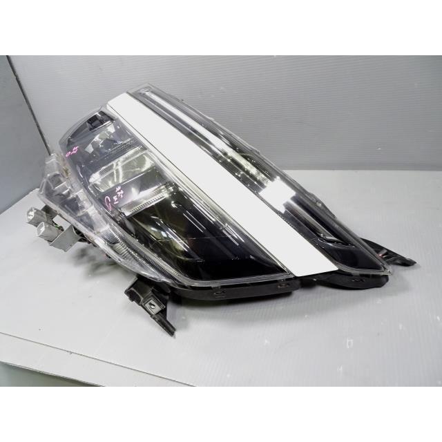 ヴォクシー DAA-ZWR80G 左 ヘッド ライト ランプ レンズ 070 ジャンク