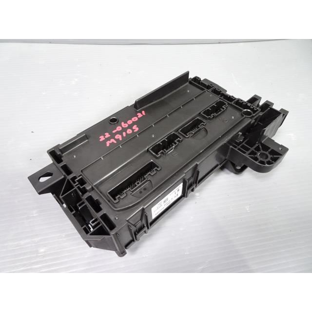トール（ダイハツ） トール DBA-M910S ヒューズ ボックス BOX W24 室内 