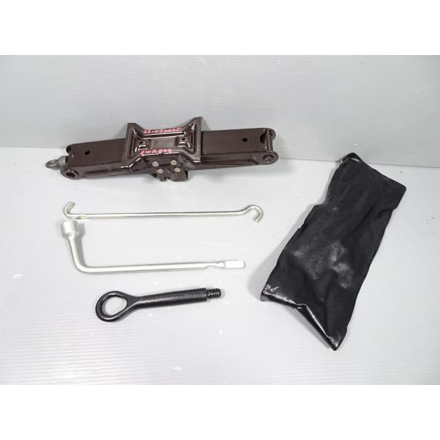 NOAH ノア DAA-ZWR80G 車載工具 3R9 ジャッキ レンチ ハイブリッドX