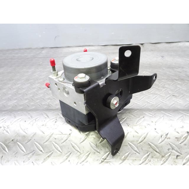 ジムニー ABA-JB23W ABS アクチュエーター ユニット 26U ADVICS 56110