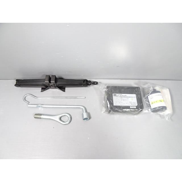 CAST（ダイハツ） キャスト DBA-LA250S 車載工具 B79 ジャッキ パンク