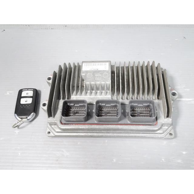 ヴェゼル DAA-RU3 エンジン メイン コンピューター ECU NH821M 