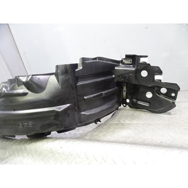 エスクァイア DAA-ZWR80G 右Fインナーフェンダー 220 フロント用