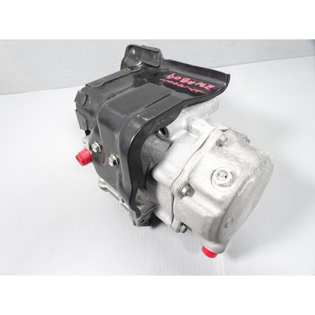 電動エアコンコンプレッサー エスクァイア DAA-ZWR80G エアコン コンプレッサー A/C 220 デンソー