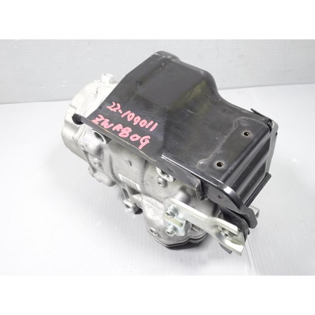 エスクァイア DAA-ZWR80G エアコン コンプレッサー A/C 220 デンソー