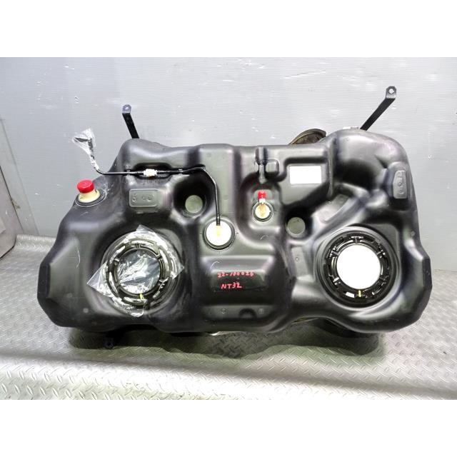 エクストレイル DBA-NT32 燃料 フューエル タンク QAB 17202-4BB1A 20X