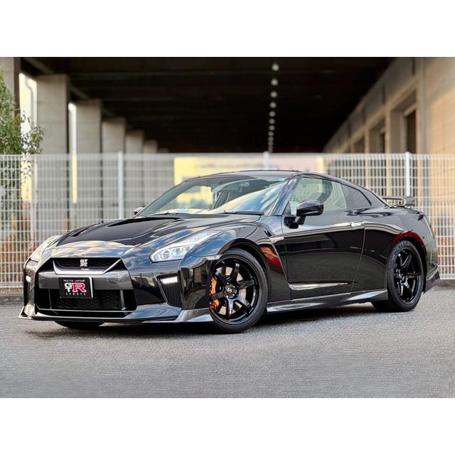 超レア品 NISSAN R35 GTR 販売店用ポスター　額縁付き 中古美品 支払総額15,700,000円】中古車 日産 GT-R 1年保証付 2017モデル NISMO