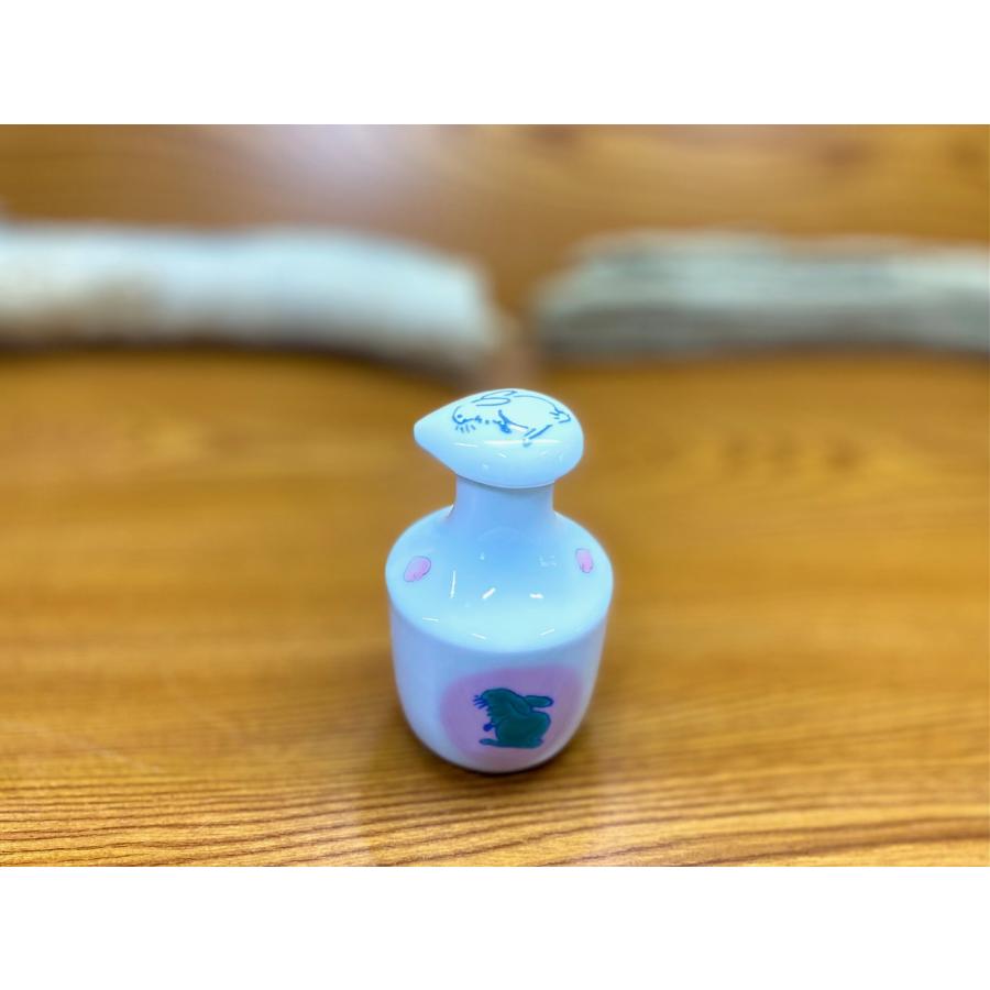 九谷焼 高級 陶磁器 醤油差し 兎ソメイヨシノ (Kutani Soy Sauce