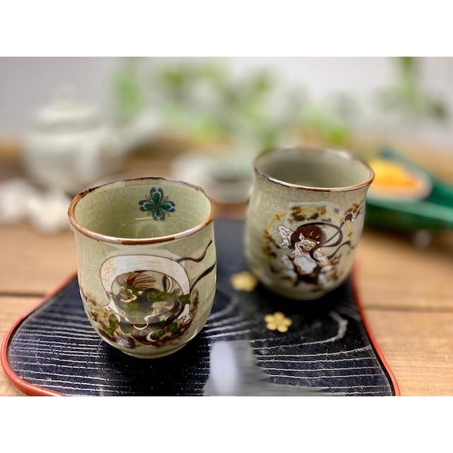 母の日ギフト 九谷焼 夫婦湯呑 風神雷神 裏絵(Kutani Teacup)おしゃれ 湯飲み ゆのみ茶わん 茶器 お茶飲み ペア 和食器 転写紙 結婚祝い プレゼント｜kutanihyakkaen