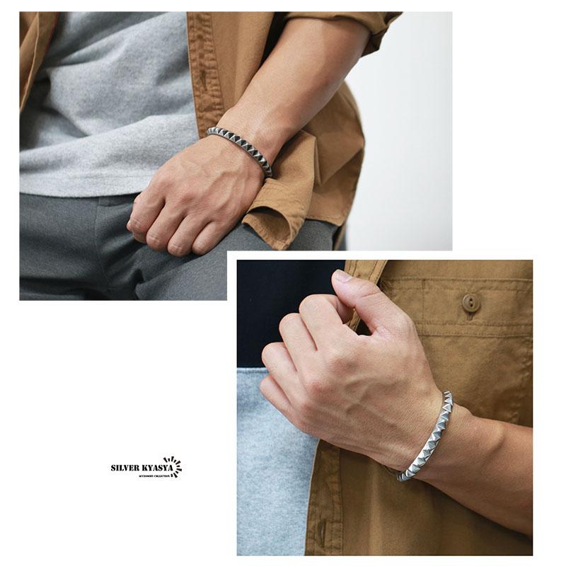 ステンレス スタッズバングル ゴールド シルバー 燻銀 金 銀 スタッズ