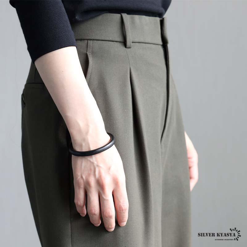 継ぎ目なし 本革 バングル 腕輪 メンズ 男性 レザーバングル ブラック