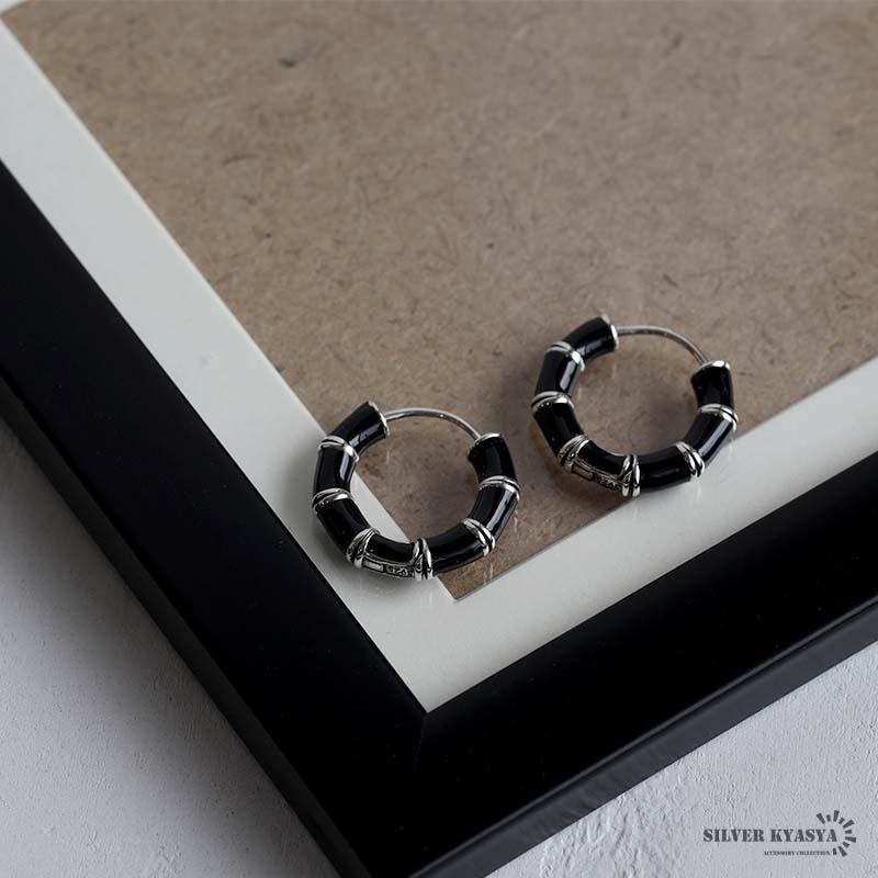 複数買いで最大30％OFFクーポン／ブラック フープピアス 黒 シルバー