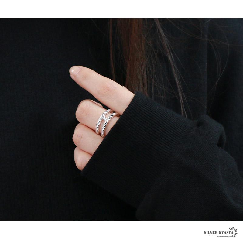 複数買いで最大300円OFFクーポン／2連リング シルバー925 指輪 リング