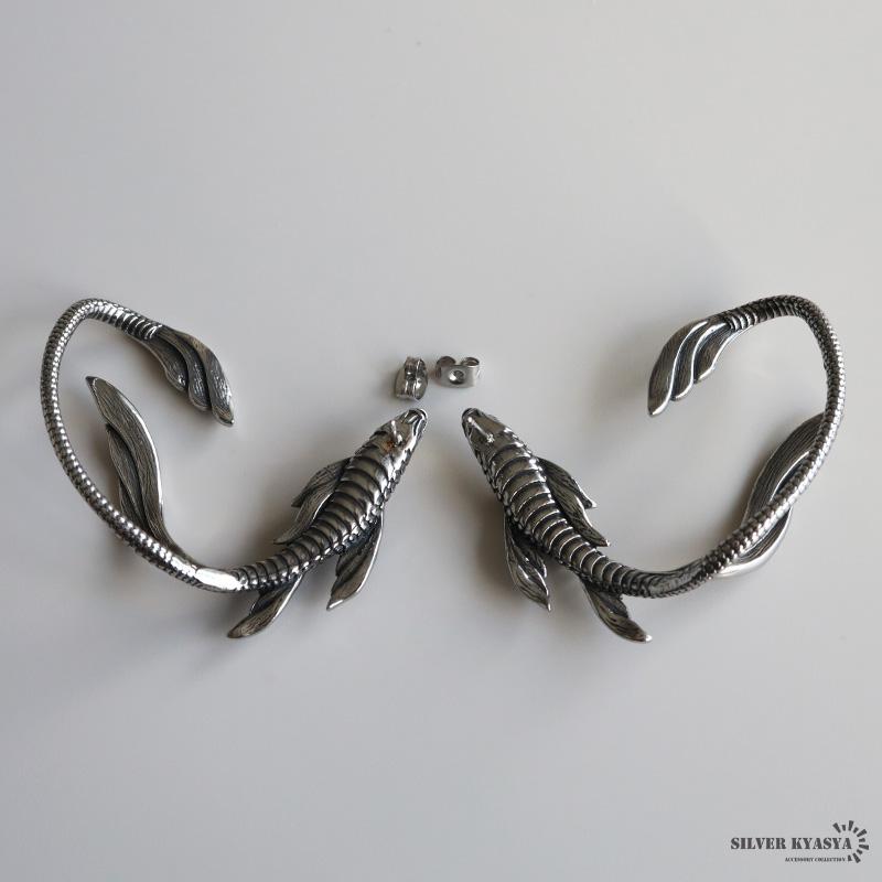 サージカルステンレス316L 鯉 モチーフ ピアス 大きめ フィッシュピアス イヤーカフ シルバー silver 個性的 ユニーク 金属アレルギーフリー 片耳 | ブランド登録なし | 04