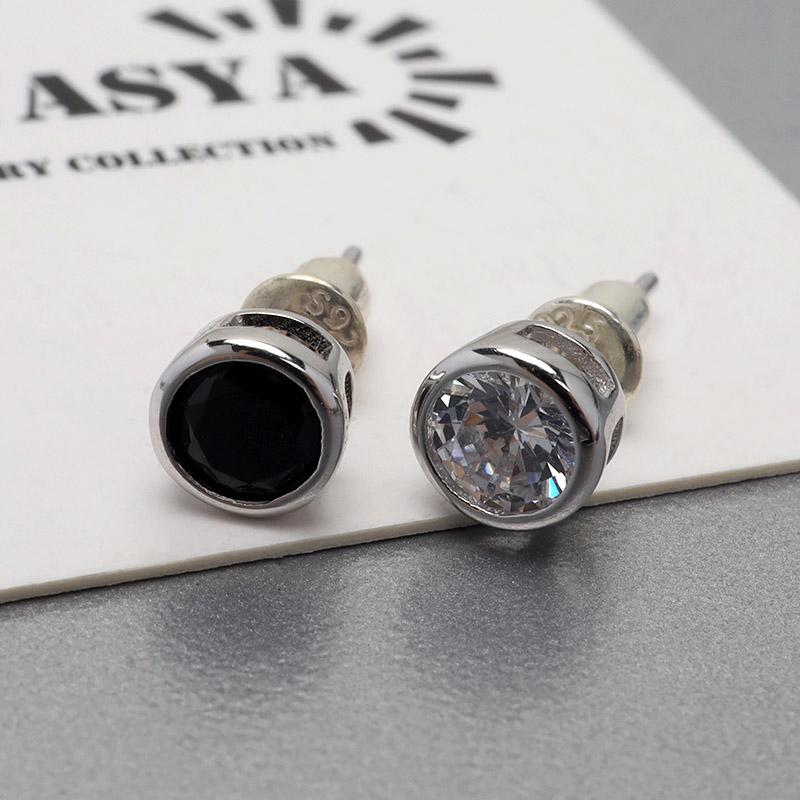 複数買いで最大300円OFFクーポン／シルバー925 一粒ピアス キラキラ