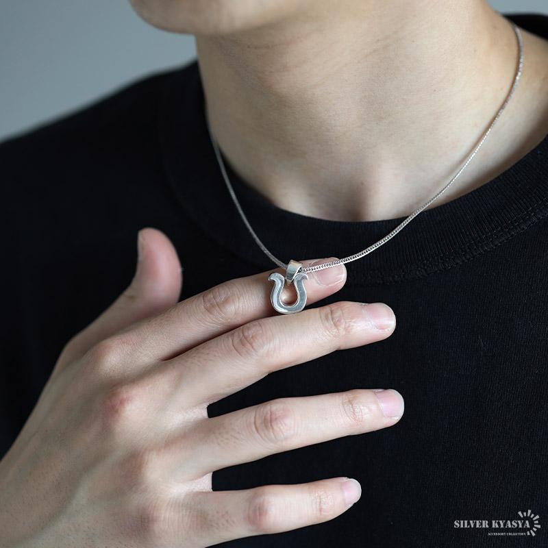 複数買いで最大300円OFFクーポン／シルバー925 ホースシューネックレス