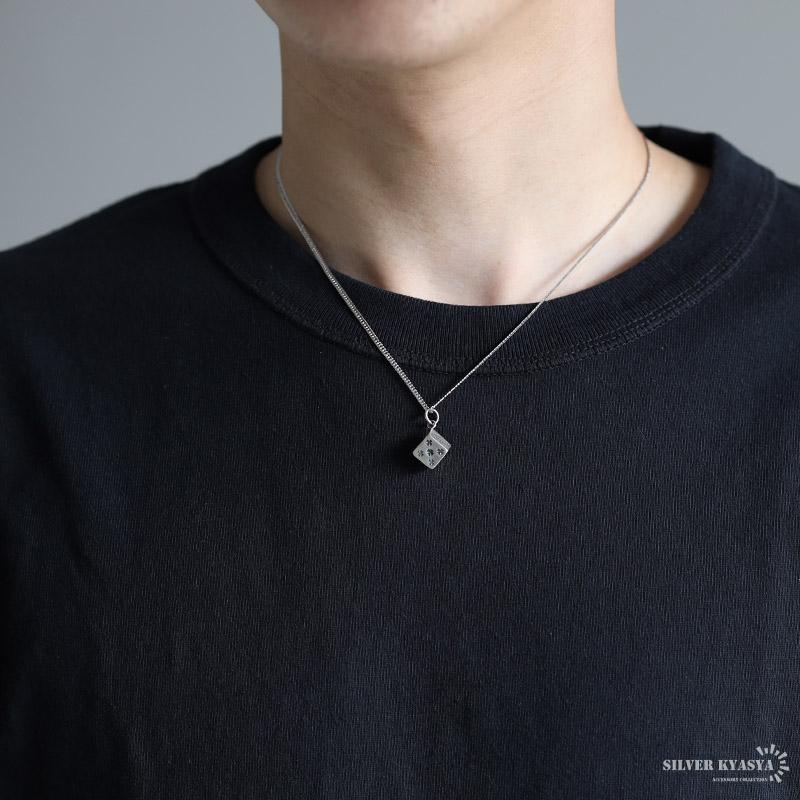 複数買いで最大300円OFFクーポン／シルバー925 サイコロネックレス