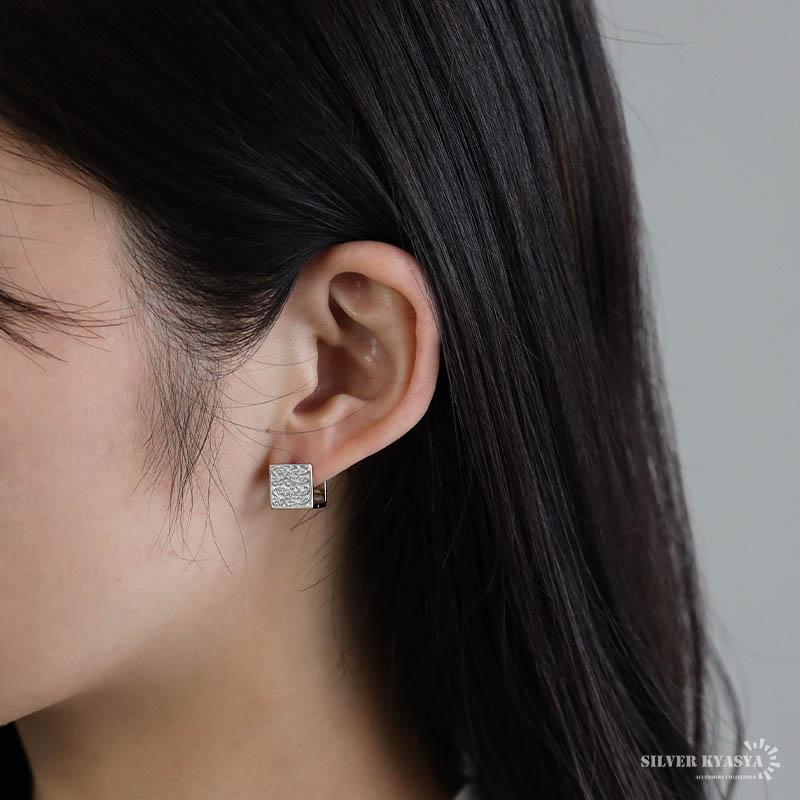 シルバー) シルバー925 立体的スクエアピアス フープピアス 唐草ピアス
