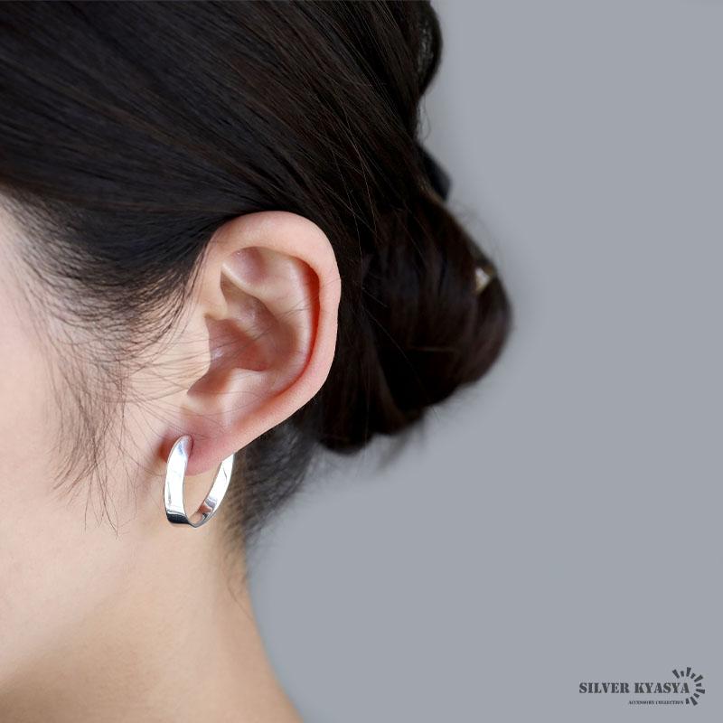 ひねりサークルピアス シルバー925 フープピアス 両耳用 2点セット