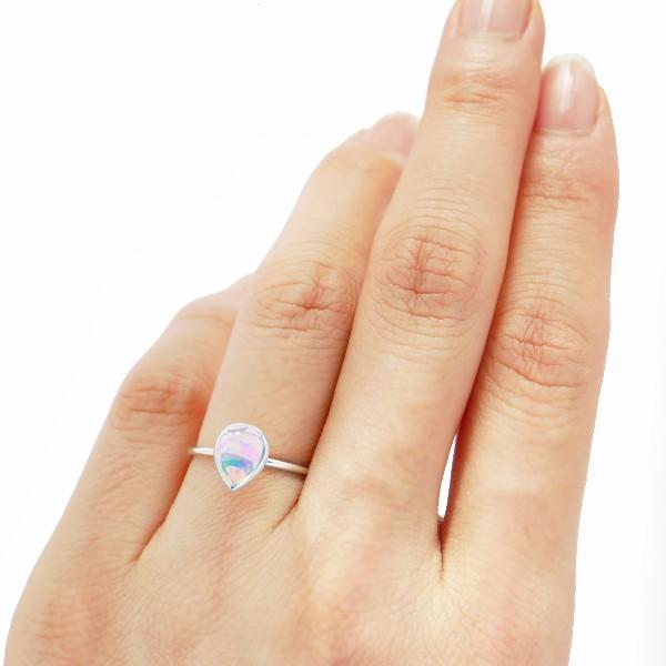 オパール リング 指輪 プラチナ 10月誕生石 1カラットサイズ フクリン ペアシェイプカボション プレゼント クレサンベール 京セラの画像