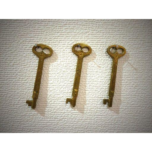 アンティークな棒鍵 カギのアクセサリー 真鍮ゴールド色3本セット Boukagi1 京都e Jiro商店 通販 Yahoo ショッピング