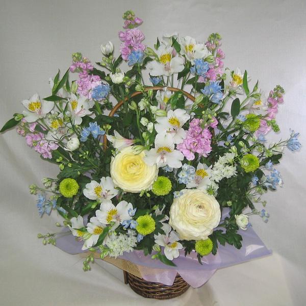 お供えの花 淡い色花の上品な御供かご