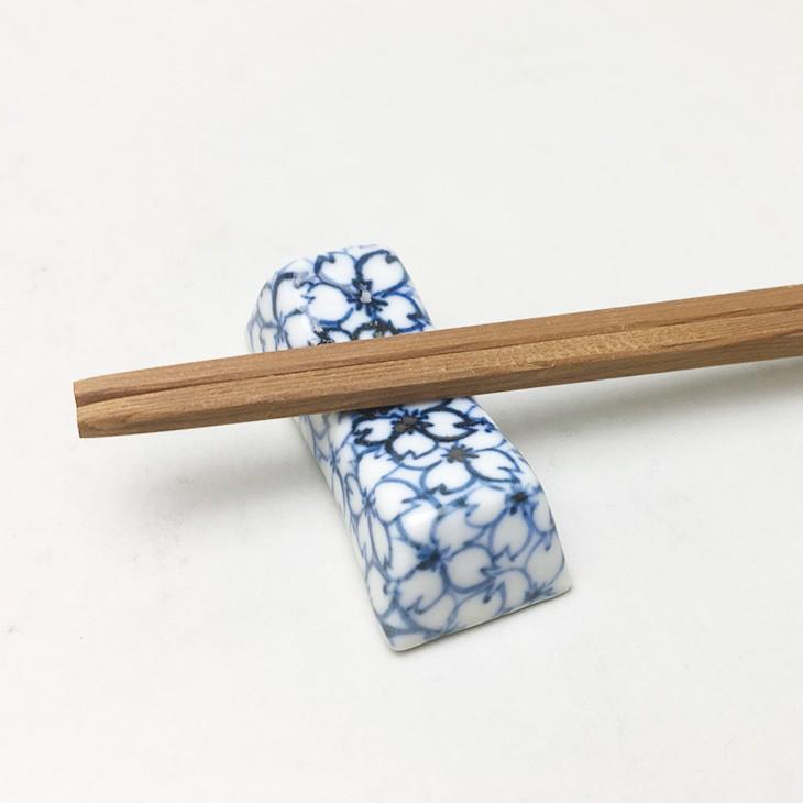 箸置き 染付 桜 枕型 京焼 清水焼 陶器 芳山窯 : 京都ひがしやまいちば