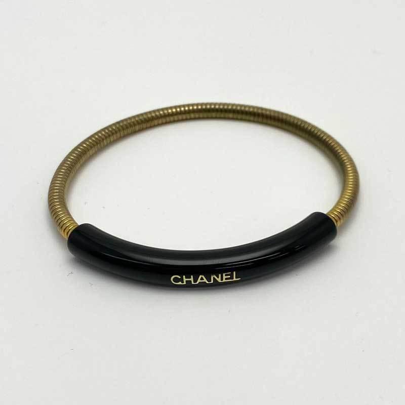 Chanel シャネル アイコンシリーズ ブレスレット ブラック ゴールド Gp プラスチック バングル ロゴ 中古 京都よろず屋 Yahoo 店 通販 Yahoo ショッピング