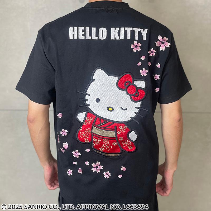 デニム　ハローキティ 半袖ワンピース ポストカード刺繍 絡繰魂 × Sanrio 着物 ハローキティ 柄 刺繍 半袖 Tシャツ 254050 半袖