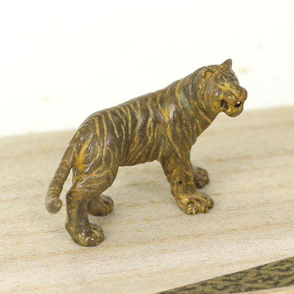 置物 干支（黄銅製）寅・虎・とら 立 干支 虎 置物