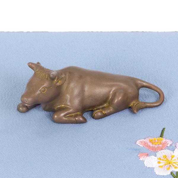 置物 干支 (黄銅製) 丑 ・牛・うし 座牛 大 : 京都工芸舎 Yahoo!店
