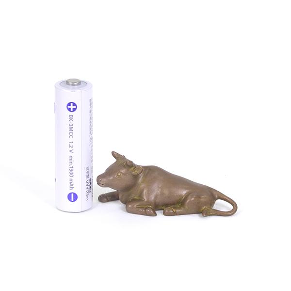 古銅聖牛座像 牛置物アンティークレトロアイアン