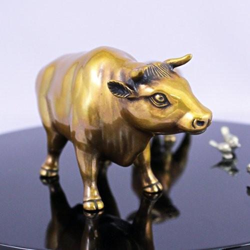 置物 干支 (黄銅製・白銅製) 丑・牛・うし 立牛の親子に雀 : 京都工芸