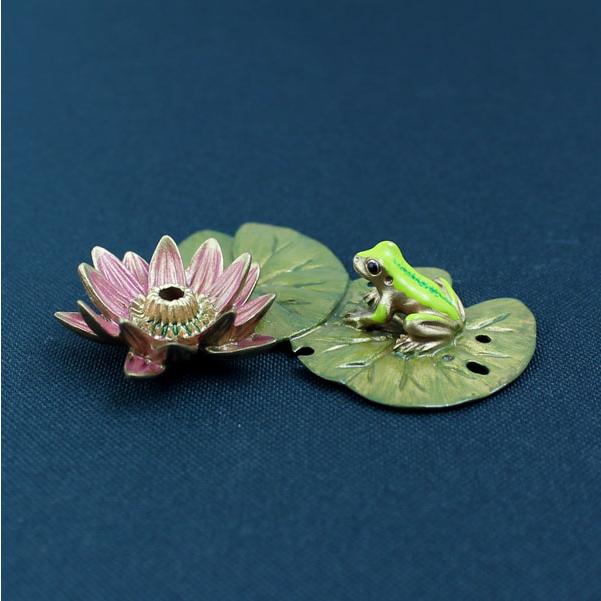香立（黄銅製）ひつじ草二葉に蛙・かえる 大 【公式通販】