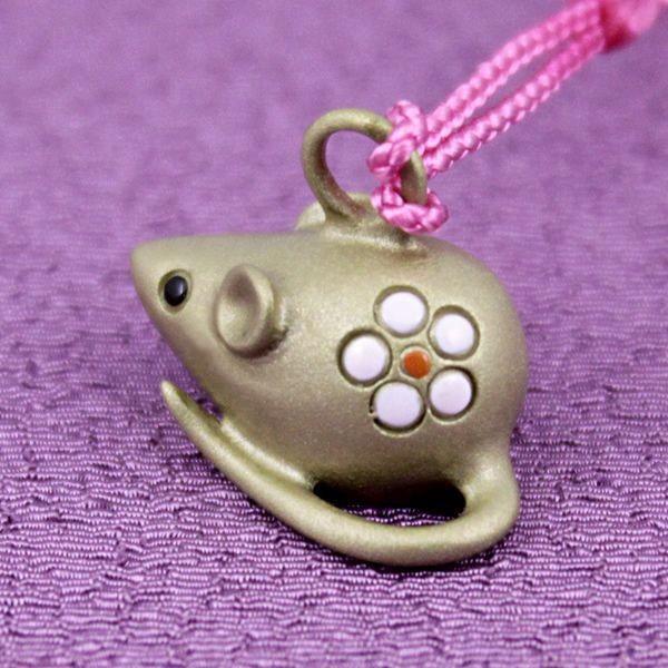 干支 根付（黄銅製）鼠・ねずみ・ネズミ デフォルメ 梅模様 : 京都工芸