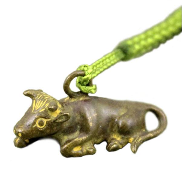 干支 根付（黄銅製 ）丑・牛・うし・ウシ 座牛 : 京都工芸舎 Yahoo!店