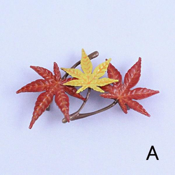 赤い紅葉をモチーフにした磁器製の帯留めです 帯留（黄銅製） 紅葉・もみじ 三葉 : 京都工芸舎 Yahoo!店 - 通販