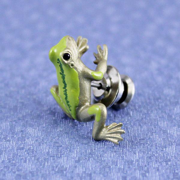 タックピン・ラベルピン・ブローチ（黄銅製）蛙・かえる・カエル 足伸