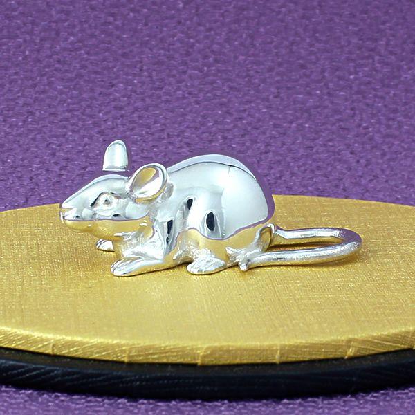【海】明治金工　銀製　可愛い鼠　ネズミ　重量約97.5g　専用箱付 置物（銀製）鼠・ねずみ・ネズミ 🎄 子鼠 【無垢材】 伏