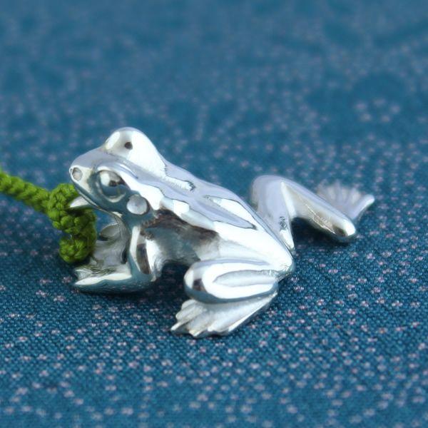 根付（銀製）蛙・かえる・カエル 足伸 小 : 京都工芸舎 Yahoo!店